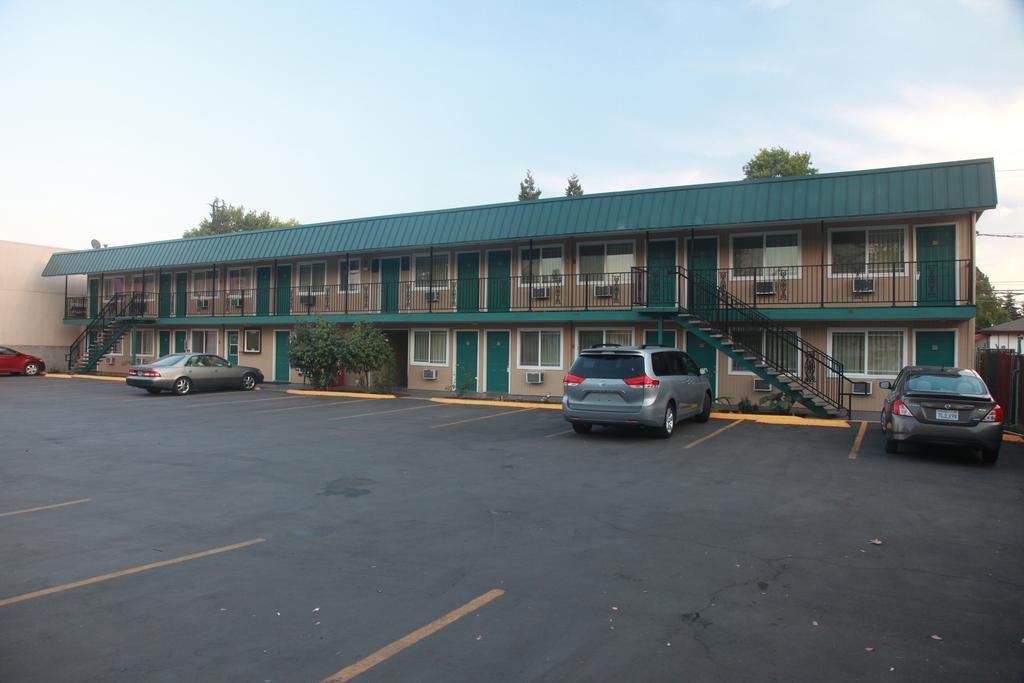 Executive Motel Юджин Екстер'єр фото